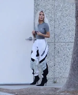 Kim Kardashian OnlyFans Leaked Free Thumbnail Picture - #ATNTui70OM