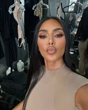 Kim Kardashian OnlyFans Leaked Free Thumbnail Picture - #DRX80UFsC9