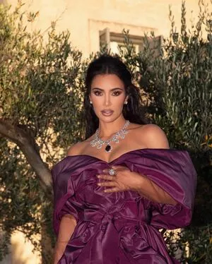Kim Kardashian OnlyFans Leaked Free Thumbnail Picture - #E7f0O15LIl