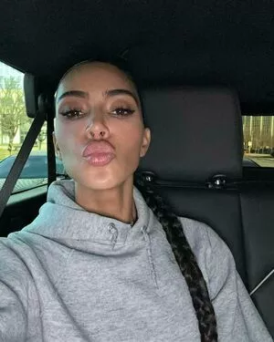 Kim Kardashian OnlyFans Leaked Free Thumbnail Picture - #FabyS11VB2