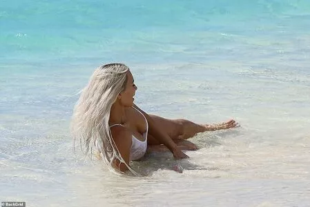 Kim Kardashian OnlyFans Leaked Free Thumbnail Picture - #GNNIV9F266