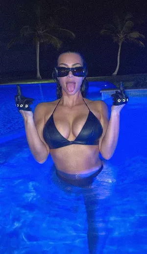 Kim Kardashian OnlyFans Leaked Free Thumbnail Picture - #JxDhHfvxmz