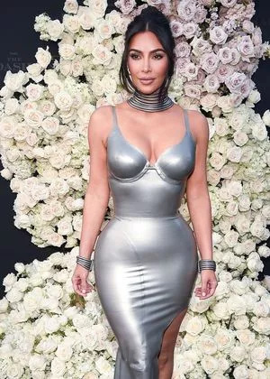 Kim Kardashian OnlyFans Leaked Free Thumbnail Picture - #K7pNAmk4K5