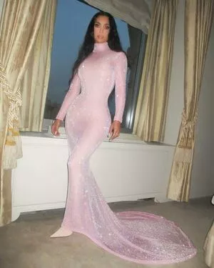 Kim Kardashian OnlyFans Leaked Free Thumbnail Picture - #KJcjEAoQQ1