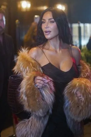 Kim Kardashian OnlyFans Leaked Free Thumbnail Picture - #L2NDwzEOjA