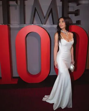 Kim Kardashian OnlyFans Leaked Free Thumbnail Picture - #LlOTOYha2L
