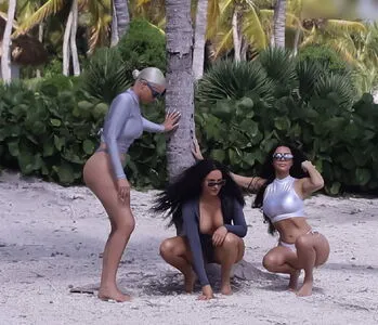 Kim Kardashian OnlyFans Leaked Free Thumbnail Picture - #O6YfAyE4Ty