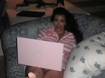 Kim Kardashian OnlyFans Leaked Free Thumbnail Picture - #PfQzOm32k6
