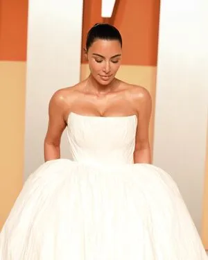 Kim Kardashian OnlyFans Leaked Free Thumbnail Picture - #Qhf42xTTSm