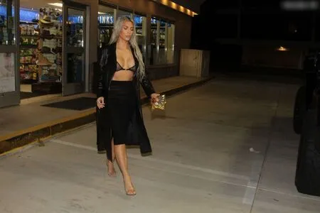 Kim Kardashian OnlyFans Leaked Free Thumbnail Picture - #SKEyRR3USF
