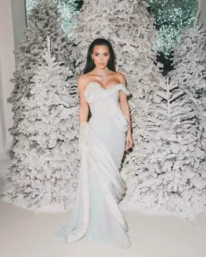 Kim Kardashian OnlyFans Leaked Free Thumbnail Picture - #W6BrVw6CK0
