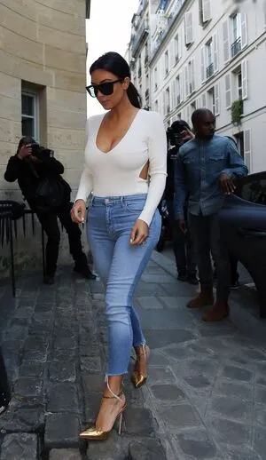 Kim Kardashian OnlyFans Leaked Free Thumbnail Picture - #YNTMilcIy1