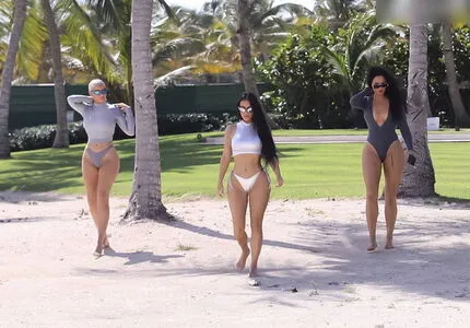 Kim Kardashian OnlyFans Leaked Free Thumbnail Picture - #dCOJzRJcHQ