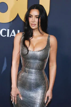 Kim Kardashian OnlyFans Leaked Free Thumbnail Picture - #dO9QW9VFly
