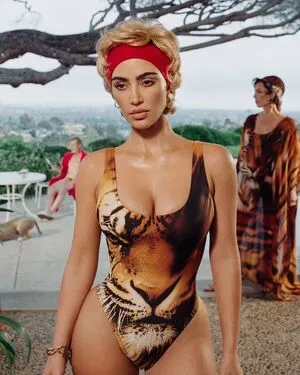 Kim Kardashian OnlyFans Leaked Free Thumbnail Picture - #hsx3qc345g