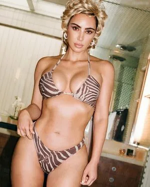 Kim Kardashian OnlyFans Leaked Free Thumbnail Picture - #ogHkzny8cS