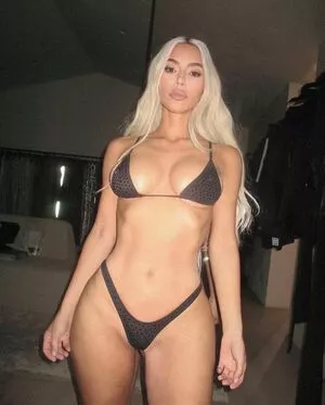 Kim Kardashian OnlyFans Leaked Free Thumbnail Picture - #p88aPawsOc