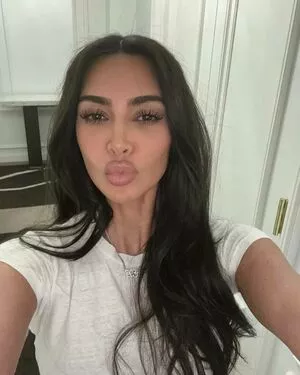 Kim Kardashian OnlyFans Leaked Free Thumbnail Picture - #s6V5jxNtr5