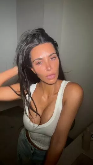 Kim Kardashian OnlyFans Leaked Free Thumbnail Picture - #t17TmHoudc
