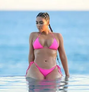 Kim Kardashian OnlyFans Leaked Free Thumbnail Picture - #uLF54FFHQO