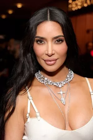 Kim Kardashian OnlyFans Leaked Free Thumbnail Picture - #x4j8IQVbBm