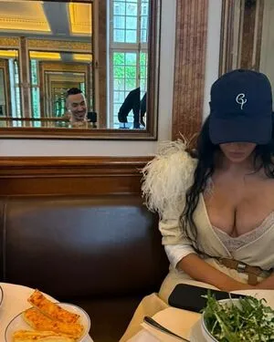 Kim Kardashian OnlyFans Leaked Free Thumbnail Picture - #yRxe7pMZaC