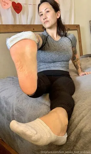 Kim Kisses Foot Goddess OnlyFans Leaked Free Thumbnail Picture - #0WM2wmiDuZ