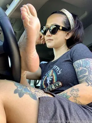 Kim Kisses Foot Goddess OnlyFans Leaked Free Thumbnail Picture - #1fBqu4xw7l