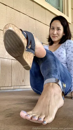 Kim Kisses Foot Goddess OnlyFans Leaked Free Thumbnail Picture - #1uJa4cuU0a