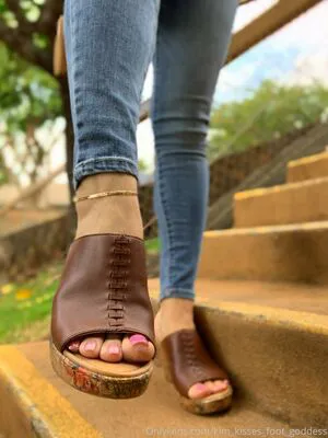 Kim Kisses Foot Goddess OnlyFans Leaked Free Thumbnail Picture - #2iZACNZryQ