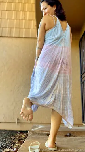 Kim Kisses Foot Goddess OnlyFans Leaked Free Thumbnail Picture - #4HlJP1vR1N