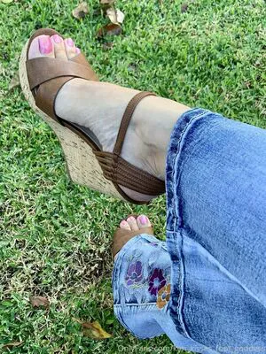 Kim Kisses Foot Goddess OnlyFans Leaked Free Thumbnail Picture - #6BsWMfgbke