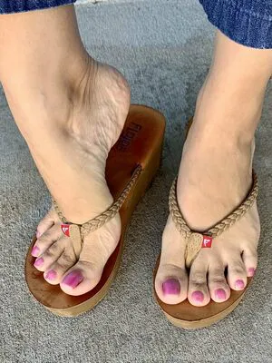 Kim Kisses Foot Goddess OnlyFans Leaked Free Thumbnail Picture - #C4ZzMTmb2T