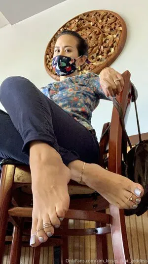 Kim Kisses Foot Goddess OnlyFans Leaked Free Thumbnail Picture - #E01SzzKYSV