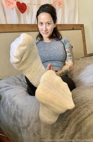 Kim Kisses Foot Goddess OnlyFans Leaked Free Thumbnail Picture - #HDN5pPGU4k