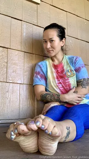 Kim Kisses Foot Goddess OnlyFans Leaked Free Thumbnail Picture - #OMPWRNnsEu