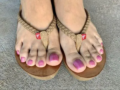 Kim Kisses Foot Goddess OnlyFans Leaked Free Thumbnail Picture - #PLQKKCP7iY