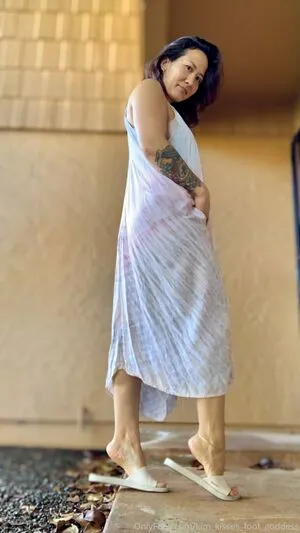 Kim Kisses Foot Goddess OnlyFans Leaked Free Thumbnail Picture - #XH03CKKIOM