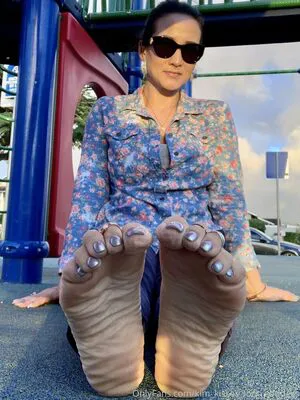 Kim Kisses Foot Goddess OnlyFans Leaked Free Thumbnail Picture - #Z3ccorE5nI