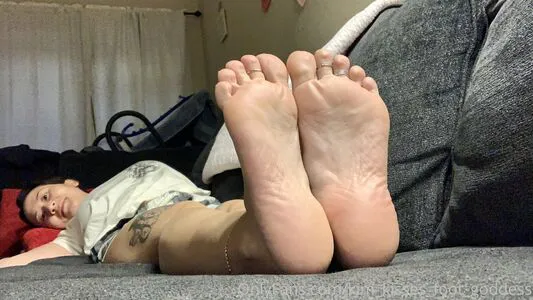 Kim Kisses Foot Goddess OnlyFans Leaked Free Thumbnail Picture - #avYYdh7JRj