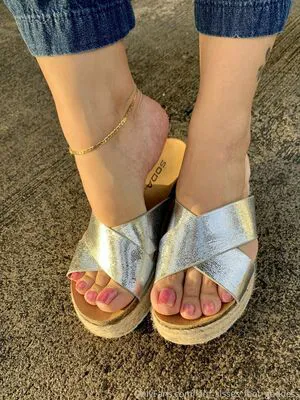 Kim Kisses Foot Goddess OnlyFans Leaked Free Thumbnail Picture - #cWszW9aVII