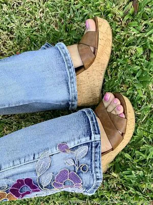 Kim Kisses Foot Goddess OnlyFans Leaked Free Thumbnail Picture - #htcfygexw7