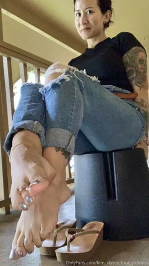 Kim Kisses Foot Goddess OnlyFans Leaked Free Thumbnail Picture - #n39528zLfK