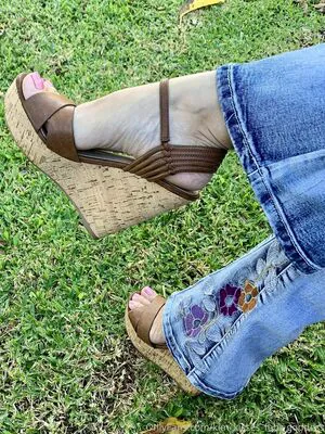 Kim Kisses Foot Goddess OnlyFans Leaked Free Thumbnail Picture - #trB3pGlWsn