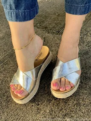 Kim Kisses Foot Goddess OnlyFans Leaked Free Thumbnail Picture - #vX1m2ZYk93
