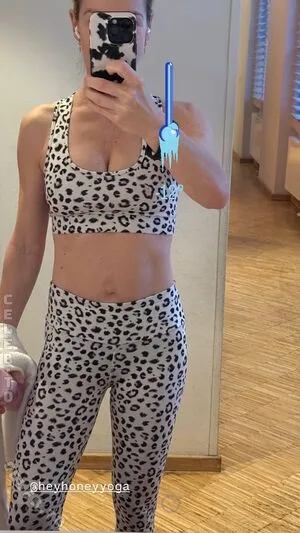 Kim Sarah Brandts OnlyFans Leaked Free Thumbnail Picture - #TlDsIgOCyy