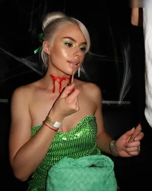 Kim Schiele OnlyFans Leaked Free Thumbnail Picture - #dIGnBFn1wn