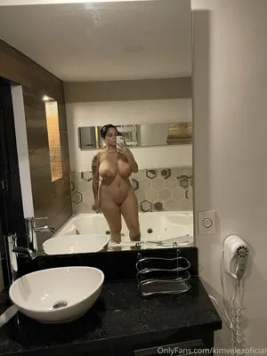 Kimvelezoficial OnlyFans Leaked Free Thumbnail Picture - #KFGM1LGVV9