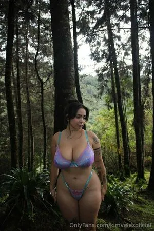 Kimvelezoficial OnlyFans Leaked Free Thumbnail Picture - #KdoFUSuEMC