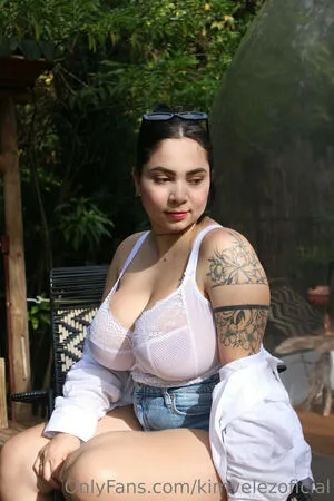 Kimvelezoficial OnlyFans Leaked Free Thumbnail Picture - #b27OTXO4Ty